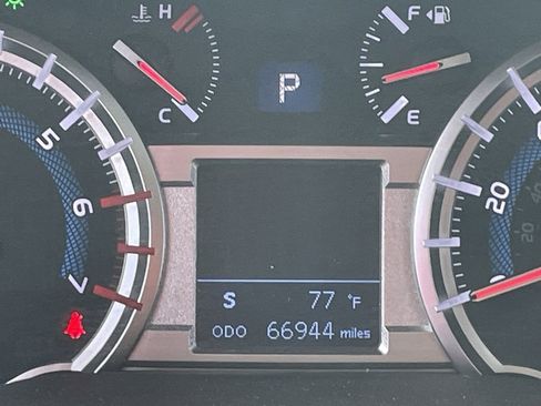 Used 2018 Toyota 4Runner TRD Off-Road Premium image 8