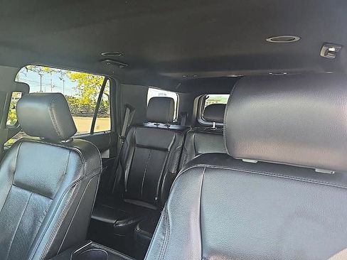 Used 2019 Ford Expedition XLT w/ Equipment Group 202A AWD/4WD image 30