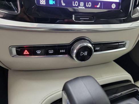 Used 2024 Volvo S60 T8 Plus image 29