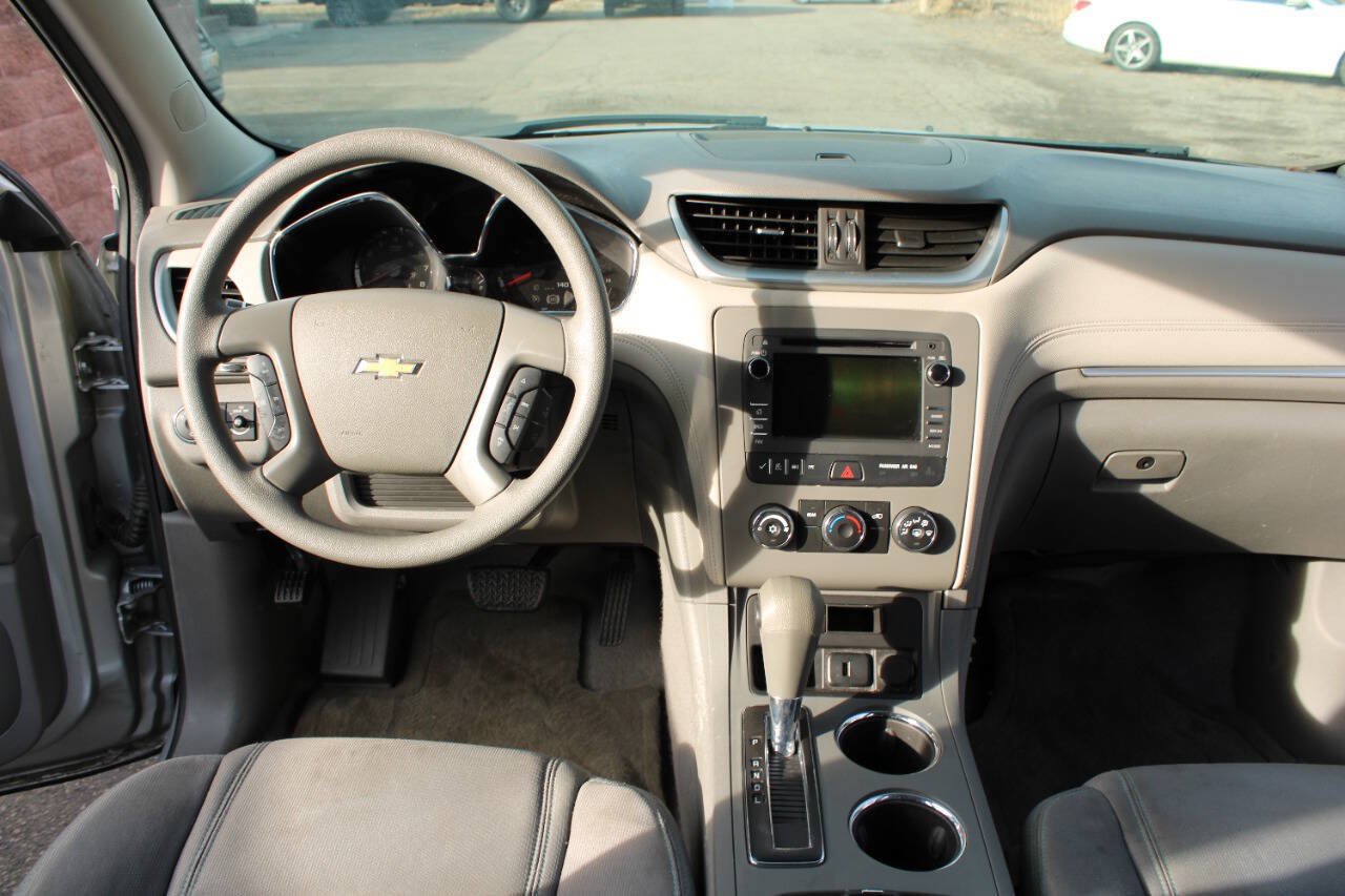 Used 2017 Chevrolet Traverse LS AWD/4WD image 23
