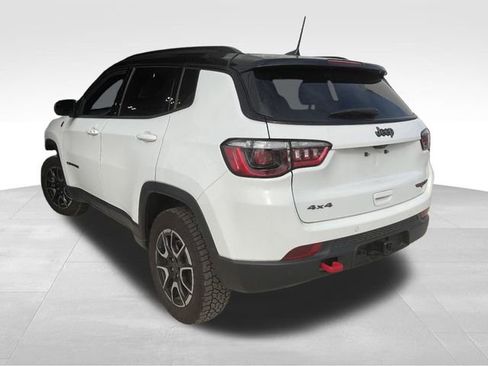 Used 2018 Jeep Grand Cherokee Altitude image 5