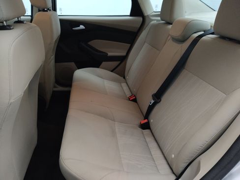 Used 2018 Ford Focus SE w/ SE Appearance Package image 18