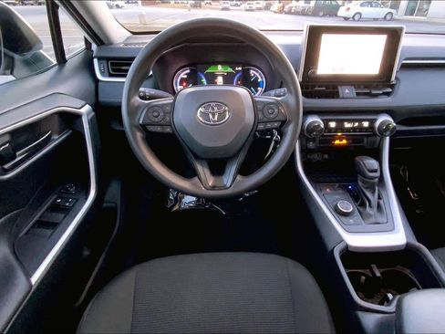 Used 2025 Toyota RAV4 LE image 5