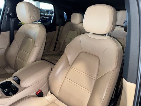 Used 2021 Porsche Cayenne image 33