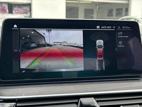 Used 2023 BMW 530e w/ Premium Package image 18