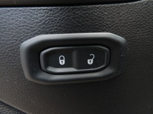Used 2025 Jeep Wrangler Sport AWD/4WD image 15