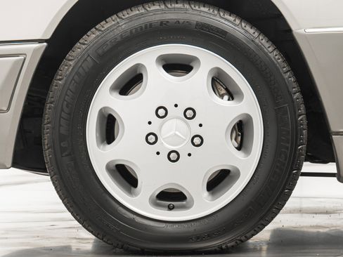 Used 1995 Mercedes-Benz E 320 Convertible image 13