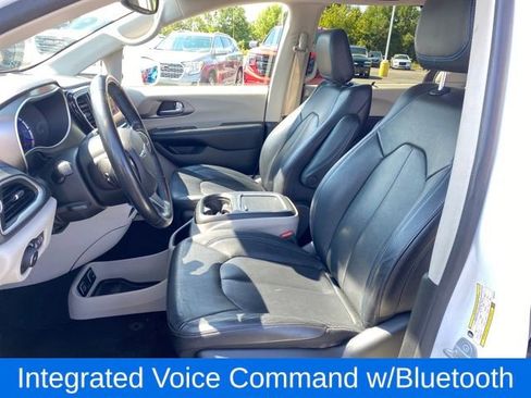 Used 2021 Chrysler Pacifica Touring-L image 17