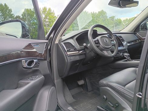 Used 2017 Volvo XC90 T6 Momentum w/ Vision Package AWD/4WD image 7