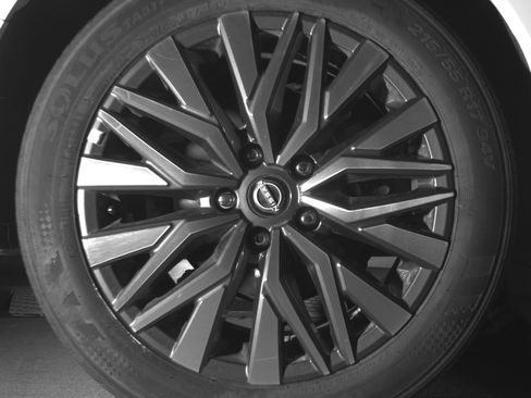 Used 2025 Nissan Altima 2.5 SV FWD image 15