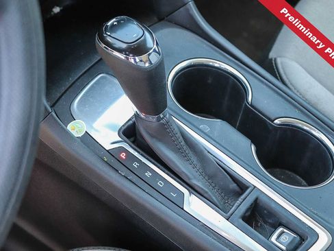 Used 2019 Chevrolet Equinox LS FWD image 16