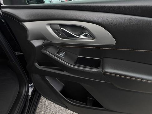Used 2020 Chevrolet Traverse LT image 32