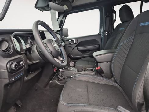 Used 2024 Jeep Wrangler Unlimited Rubicon 4xe w/ Technology Group AWD/4WD image 11