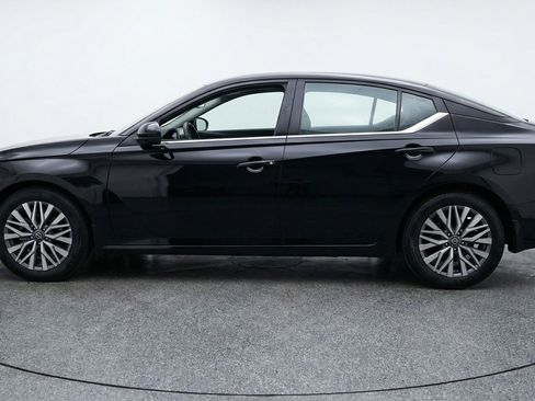 Used 2025 Nissan Altima 2.5 SV image 3