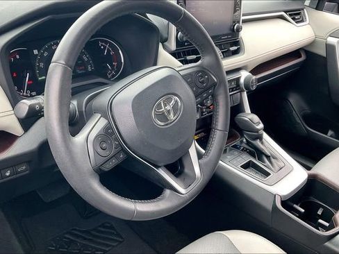 Used 2022 Toyota RAV4 Limited image 14