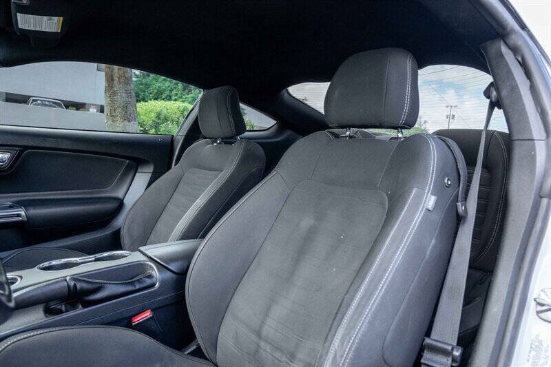Used 2017 Ford Mustang GT RWD image 10