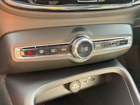 Used 2023 Volvo C40 P8 Recharge Ultimate image 18