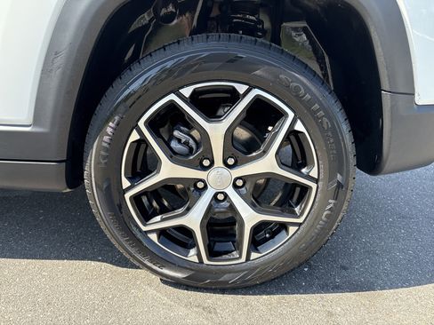 Used 2024 Jeep Compass Latitude image 14