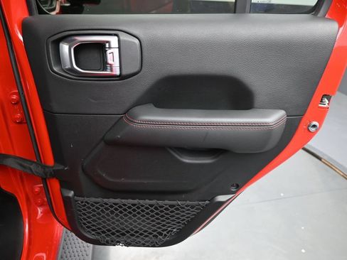 Used 2021 Jeep Wrangler Unlimited Rubicon w/ Cold Weather Group AWD/4WD image 20