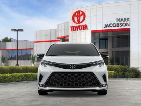 New 2026 Toyota Sienna XSE FWD image 17