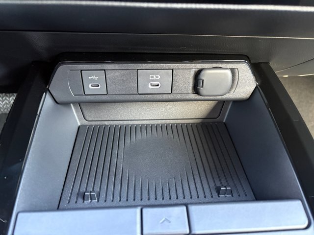 New 2027 Toyota Prius LE FWD image 24