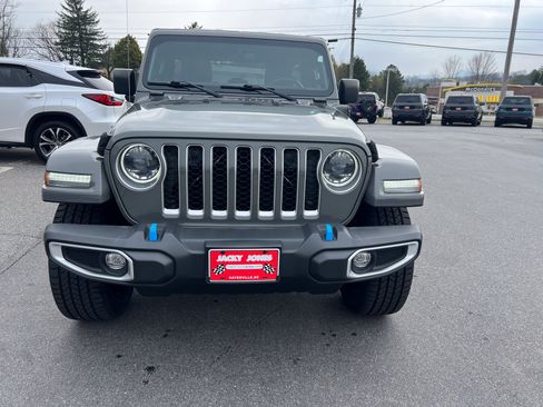 Used 2023 Jeep Wrangler Sahara w/ Cold Weather Group AWD/4WD image 5