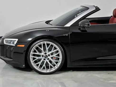 Used 2017 Audi R8 V10 w/ Ceramic Brake Package image 7