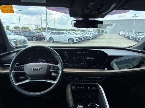 Used 2025 Audi Q5 Premium Plus w/ Premium Plus AWD/4WD image 12