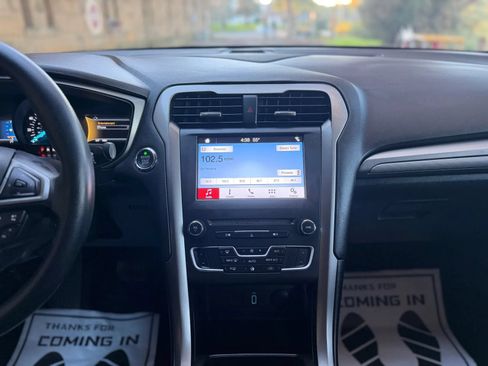 Used 2018 Ford Fusion SE w/ Fusion SE Technology Package FWD image 12