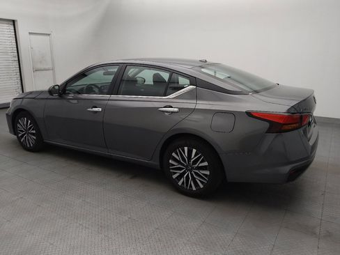Used 2025 Nissan Altima 2.5 SV FWD image 3