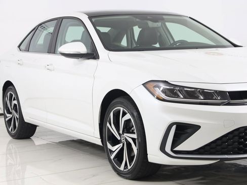 Used 2025 Volkswagen Jetta SEL image 38