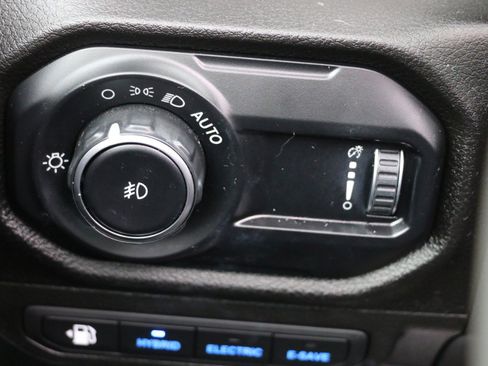 Used 2024 Jeep Wrangler Unlimited image 17