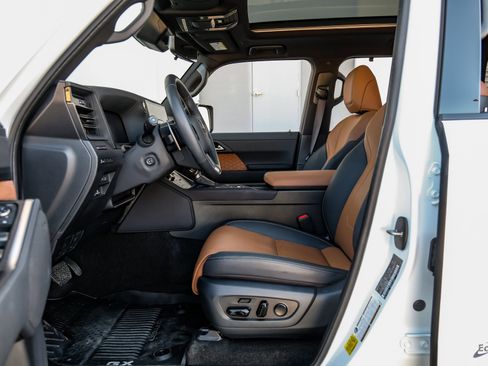 Used 2025 Lexus GX 550 image 31