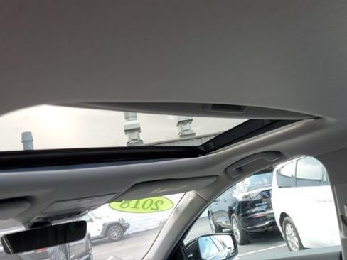 Used 2018 Acura TLX w/ Technology Package FWD image 7