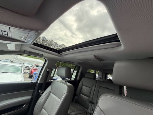 Used 2018 Chevrolet Suburban LT RWD image 19