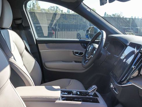 New 2026 Volvo XC90 B6 Plus w/ Protection Package Premier image 19