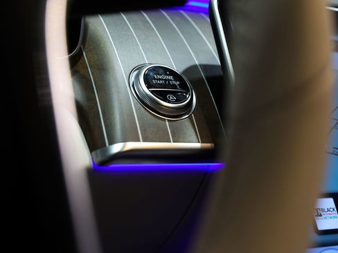 Used 2024 Mercedes-Benz Maybach S 580 4MATIC image 36