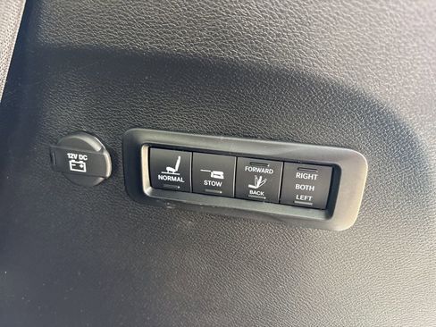 Used 2022 Chrysler Pacifica Pinnacle FWD image 65