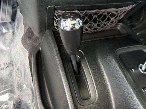 Used 2018 Jeep Wrangler Unlimited Altitude image 27