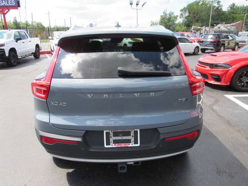 Used 2021 Volvo XC40 T5 Momentum image 7