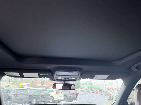 Used 2020 Ford Explorer Platinum w/ Premium Technology Package image 18