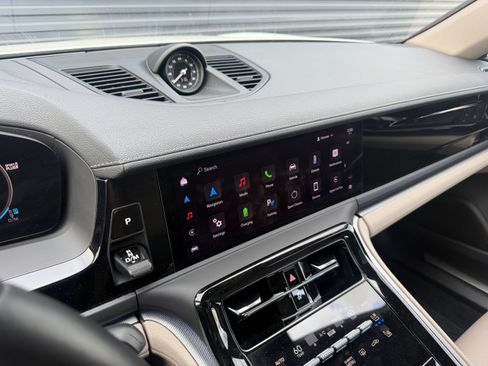 Certified 2025 Porsche Panamera 4 E-Hybrid AWD/4WD image 26