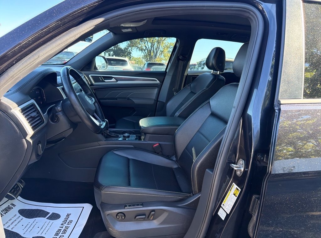 Used 2023 Volkswagen Atlas Cross Sport SEL R-Line AWD/4WD image 28