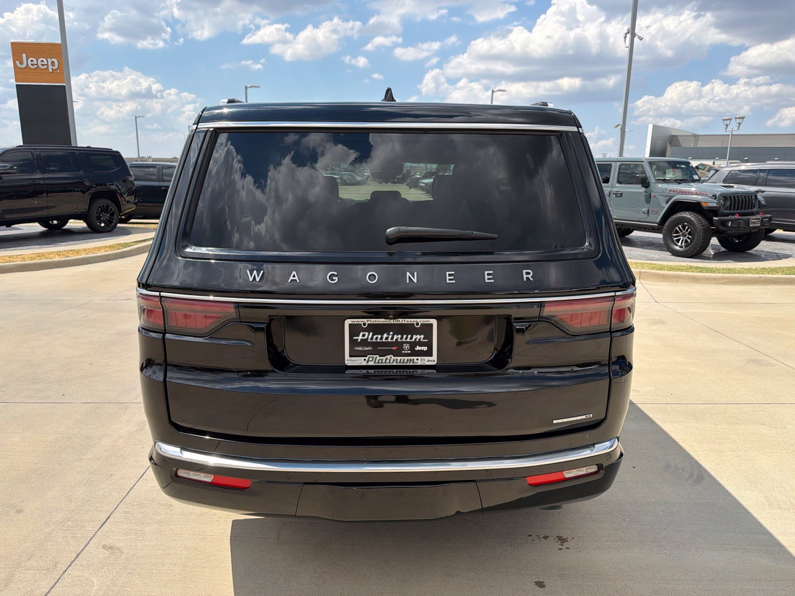 Used 2024 Jeep Wagoneer Series II RWD image 4