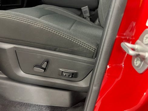 Used 2024 RAM 2500 Big Horn w/ Sport Appearance Package image 28