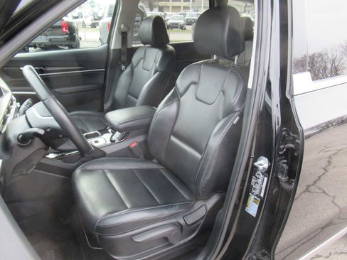 Used 2024 Kia Telluride LX image 16
