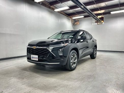 New 2026 Chevrolet Trax LT w/ LT Convenience Package FWD image 1