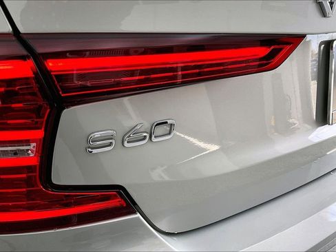 Used 2019 Volvo S60 T5 Momentum w/ Multimedia Package image 41