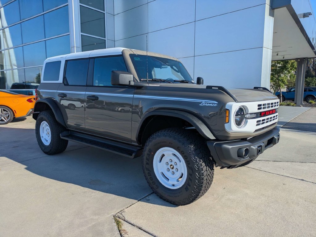 New 2026 Ford Bronco Heritage Edition AWD/4WD image 2