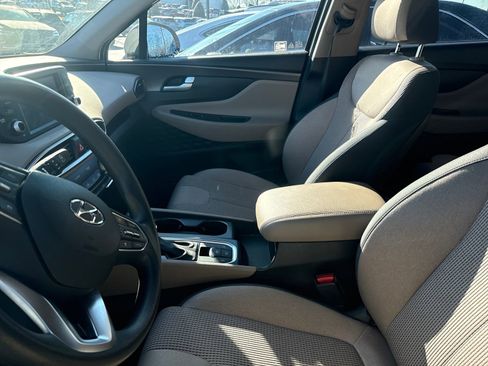 Used 2019 Hyundai Santa Fe SE image 9